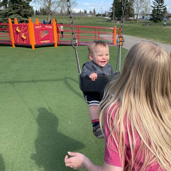 Meet your Posher, Amanda - Picture 2 of 4